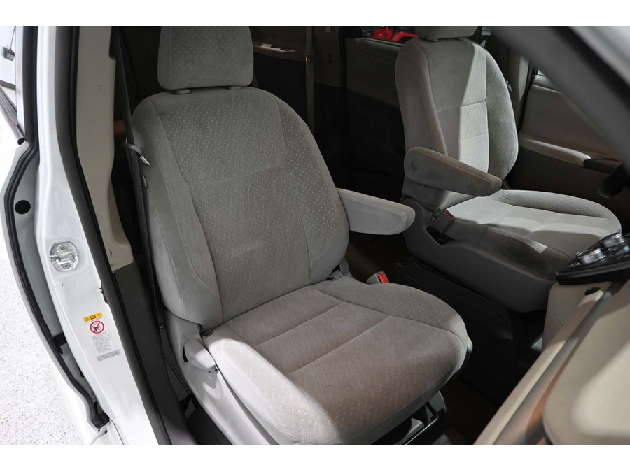 Used 2019 Toyota Sienna LE FWD image 16