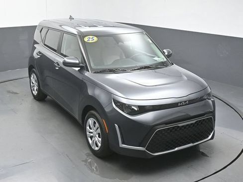 Used 2025 Kia Soul LX FWD image 41