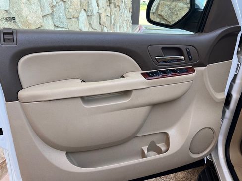 Used 2012 Chevrolet Suburban LT w/ Texas Edition RWD image 17