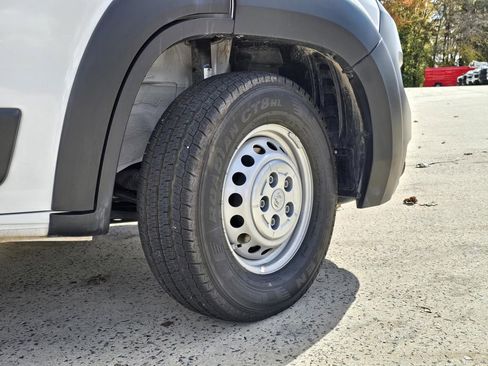 Used 2025 RAM ProMaster 2500 w/ Convenience Group image 13