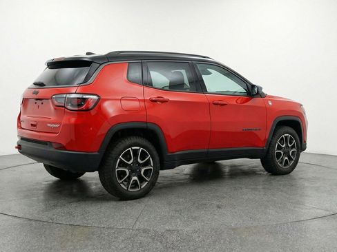 Used 2025 Jeep Compass Trailhawk image 9