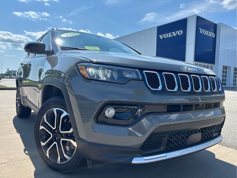 Used 2024 Jeep Compass Limited AWD/4WD image 2