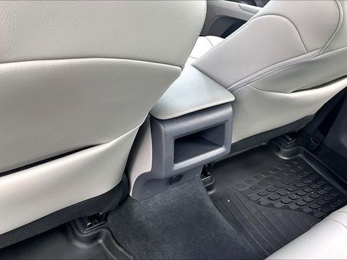 Used 2023 Toyota Camry SE image 10