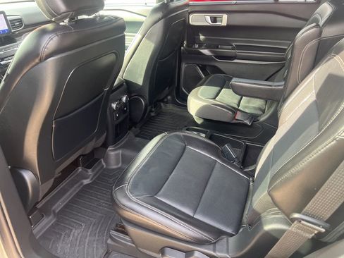 Used 2020 Ford Explorer Limited w/ Hybrid Equipment Group 310A image 9