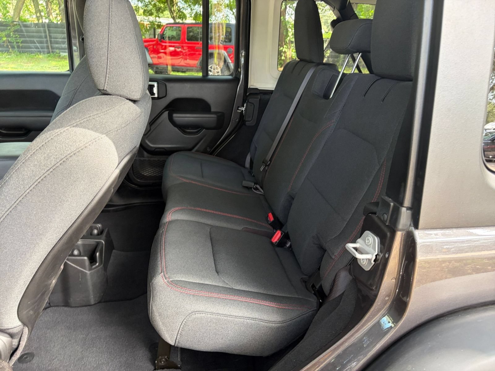 Used 2026 Jeep Wrangler Unlimited Rubicon AWD/4WD image 35