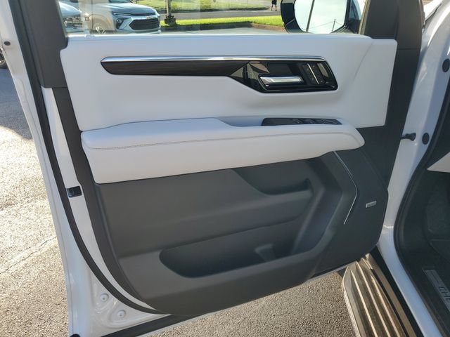 Used 2026 Chevrolet Tahoe Premier w/ Sun And Tow Package RWD image 25