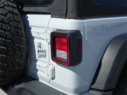 Certified 2022 Jeep Wrangler Willys image 30