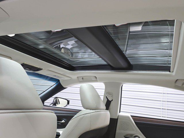 Used 2023 Lexus ES 350 w/ Premium Package FWD image 21