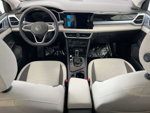 New 2026 Volkswagen Taos SE image 17
