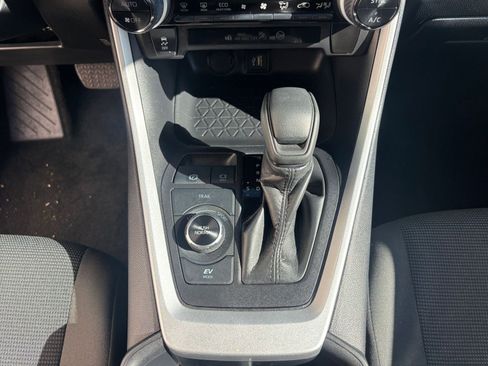 Used 2025 Toyota RAV4 LE image 41