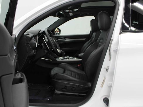 Used 2022 Alfa Romeo Stelvio Veloce image 17