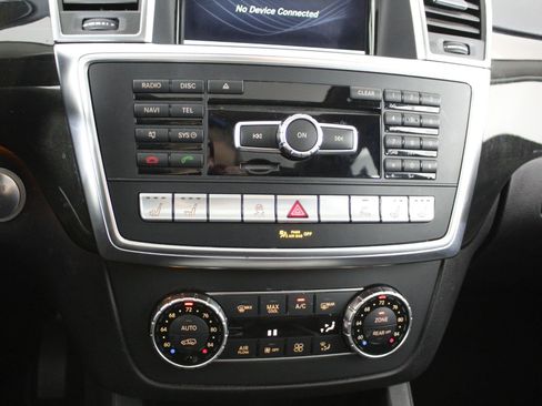 Used 2015 Mercedes-Benz GL 550 GL 550 image 18