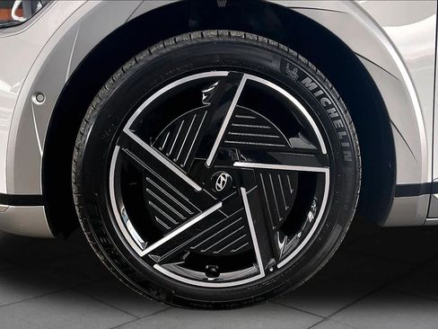 Certified 2025 Hyundai Ioniq 5 Limited AWD/4WD image 10
