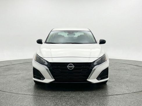 Used 2025 Nissan Altima 2.5 SV image 2