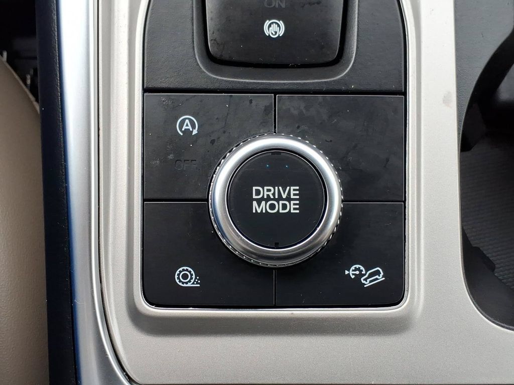 Used 2023 Ford Explorer XLT w/ Equipment Group 202A AWD/4WD image 21