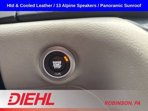 Used 2023 Chrysler Pacifica Limited FWD image 33