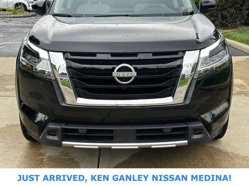 Certified 2023 Nissan Pathfinder SL w/ SL Premium Package AWD/4WD image 8