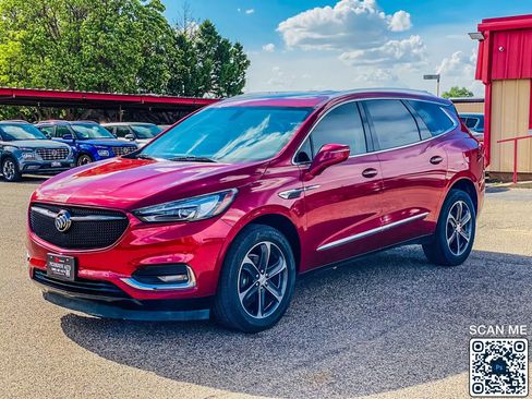 Used 2020 Buick Enclave Essence w/ Sport Touring Edition FWD image 4