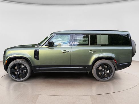 New 2026 Land Rover Defender 130 X-Dynamic SE AWD/4WD image 2