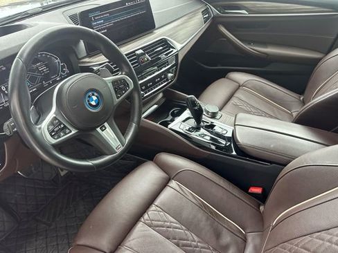 Used 2023 BMW 530e xDrive w/ Executive Package image 11
