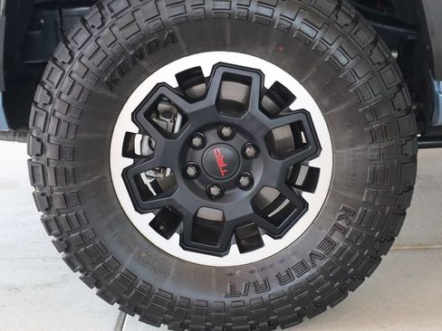 Used 2025 Toyota 4Runner TRD Off-Road Premium w/ Tow Technology Package AWD/4WD image 12