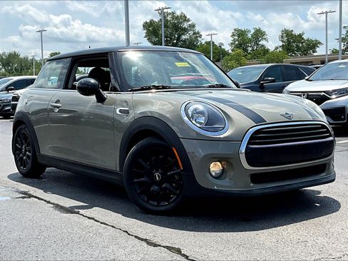 Used 2019 MINI Cooper 2-Door Hardtop w/ Signature Upholstery Package FWD image 3