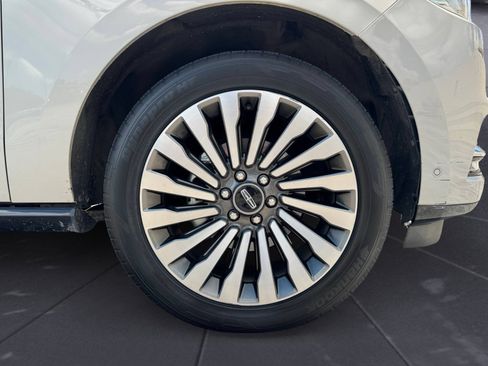 Used 2021 Lincoln Navigator Reserve w/ Luxury Package AWD/4WD image 14