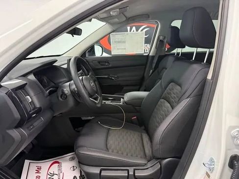 New 2026 Nissan Pathfinder S image 9