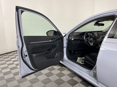 Used 2024 Nissan Altima 2.5 SR FWD image 18