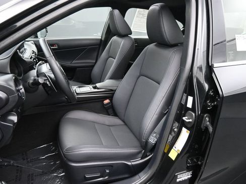 Used 2025 Lexus IS 350 F Sport RWD image 15
