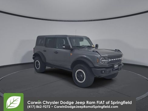 Used 2023 Ford Bronco Badlands w/ Sasquatch Package AWD/4WD image 3