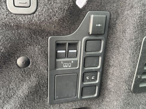 Used 2023 Land Rover Discovery S R-Dynamic image 33