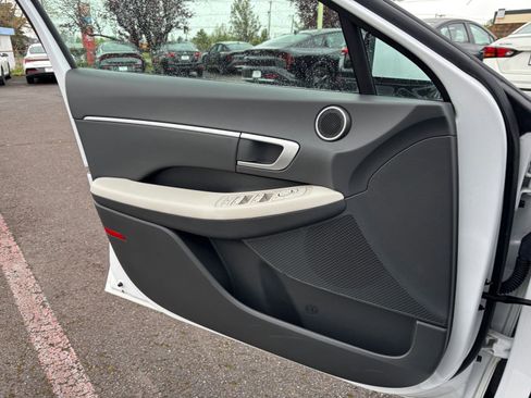 Used 2025 Hyundai Sonata SEL FWD image 18