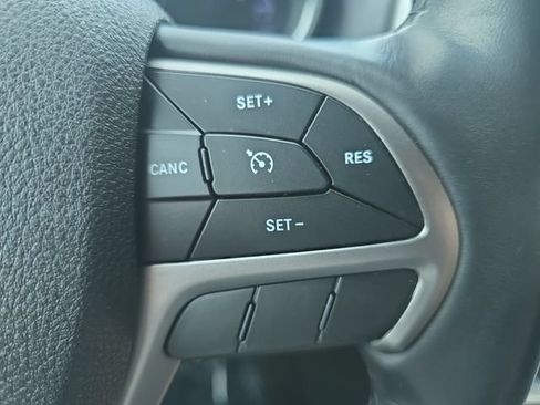 Used 2018 Jeep Grand Cherokee Altitude AWD/4WD image 26
