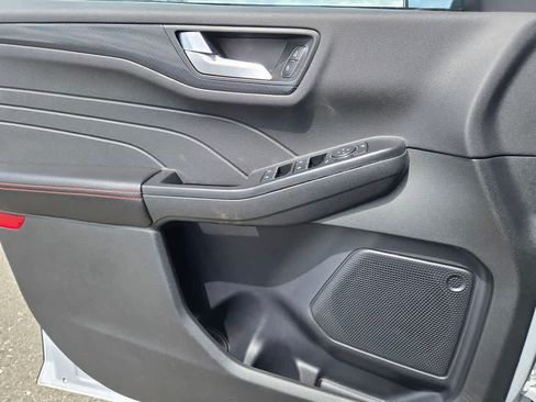 Used 2025 Ford Escape ST-Line FWD image 19