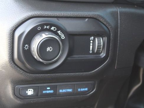 Used 2023 Jeep Wrangler Unlimited image 15