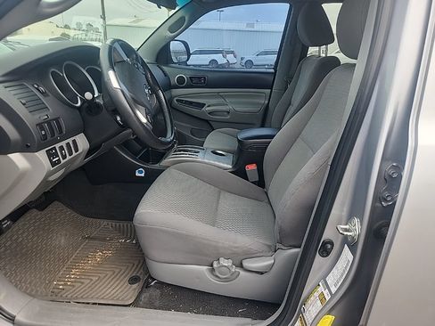 Used 2015 Toyota Tacoma PreRunner w/ SR5 Package RWD image 18