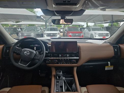 New 2026 Nissan Pathfinder Platinum FWD image 31