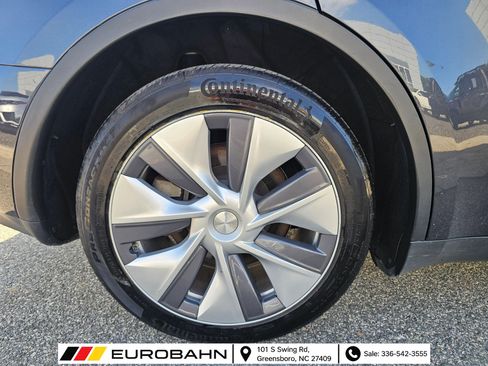 Used 2024 Tesla Model Y Long Range AWD/4WD image 29