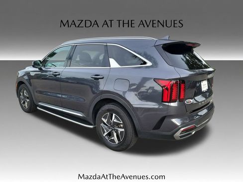 Used 2022 Kia Sorento S FWD image 3