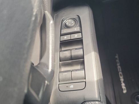 Used 2024 Toyota Tacoma SR5 AWD/4WD image 21
