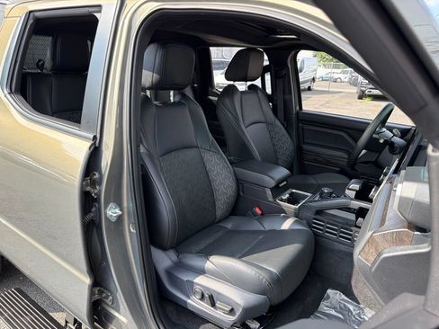 Used 2024 Toyota Tacoma Limited AWD/4WD image 14