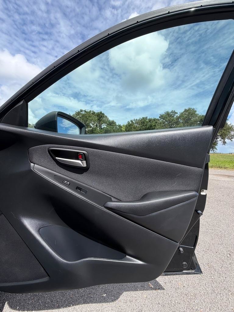 Used 2019 Toyota Yaris LE FWD image 13