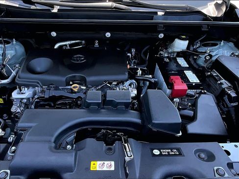 Used 2022 Toyota RAV4 XLE w/ Convenience Package FWD image 12