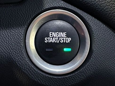 Used 2020 Chevrolet Equinox LT image 29