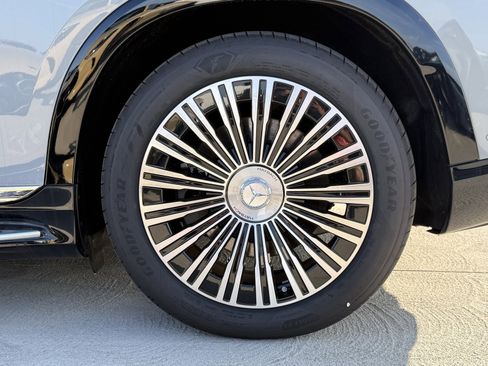 New 2025 Mercedes-Benz Maybach EQS 680 4MATIC image 12