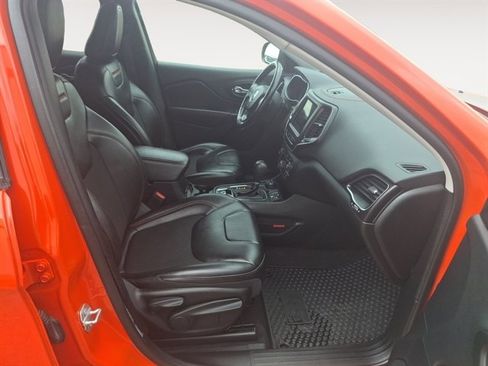 Used 2021 Jeep Cherokee Trailhawk image 13