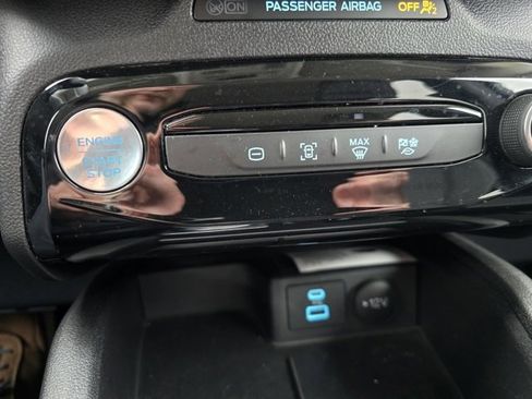 Used 2023 Ford Escape SE image 19