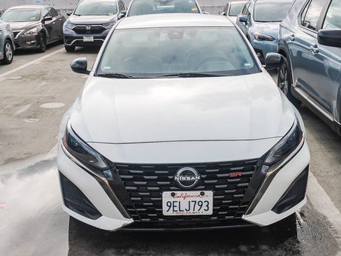 Used 2023 Nissan Altima 2.5 SR image 2