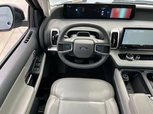 Used 2025 Ford Expedition Active AWD/4WD image 11
